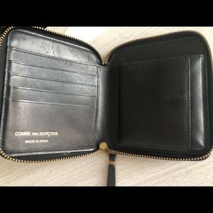 Comme Des Garçon Zip Around Black Wallet